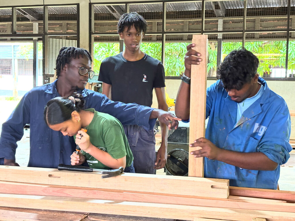 9de89e5f 44c5 4639 b0e7 31120937a3ac rw